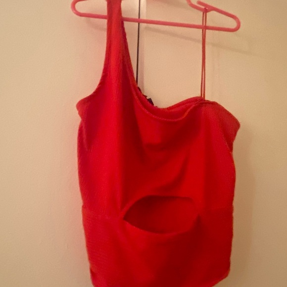 L , Red - Picture 1 of 1